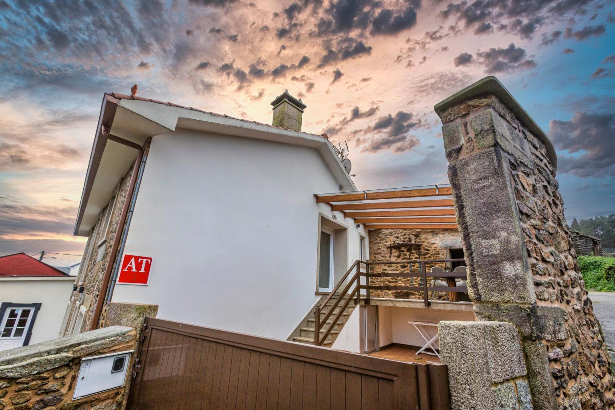 Apartamentos Curras En Тоуриньян Экстерьер фото