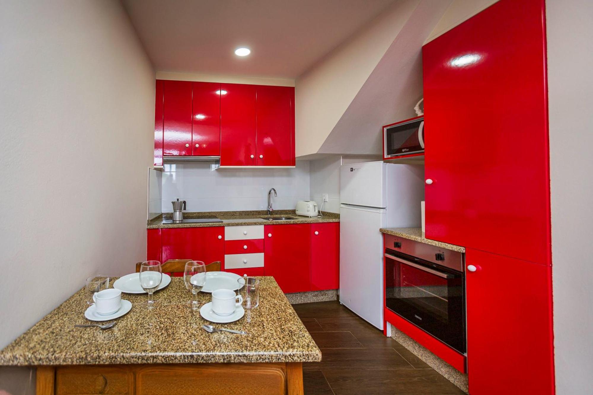 Apartamentos Curras En Тоуриньян Экстерьер фото